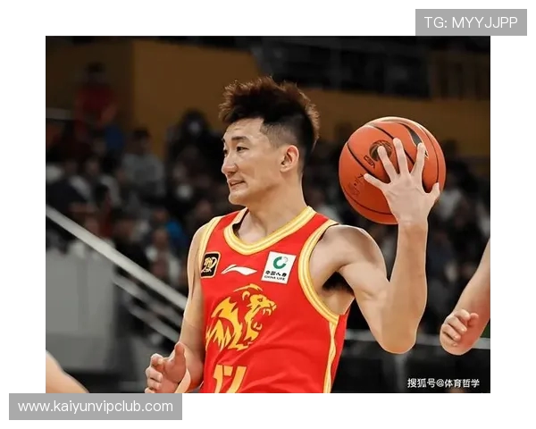 媒体人：孙铭徽没100%康复就坚持复出，赛后伤处又肿了疼得不行